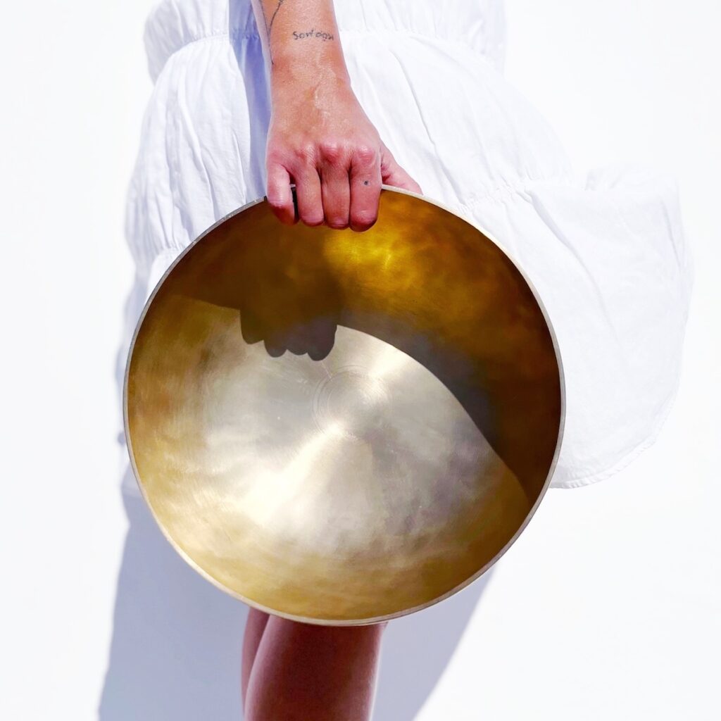 Fünf-Minuten-Meditation für zwischendurch am Tag mit Zikaden und tibetischer Klangschale von der griechischen Insel Kimolos